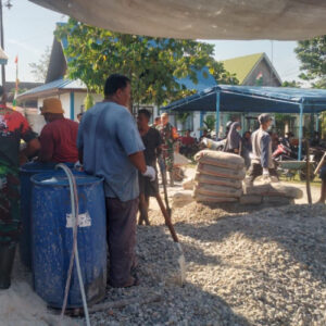 Warga menyambut kegiatan TMMD ke -124 kodim 0320 Dumai dengan antusias