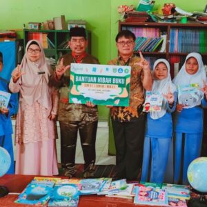 Dukung Literasi Anak, APICAL Salurkan Ratusan Buku ke Tiga Sekolah Dasar di Dumai