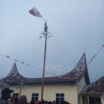 Panjat Pinang Ketinggian 9 Meter Berhasil di Taklukkan Oleh Remaja Bernama Dapa di HUT RI ke-80