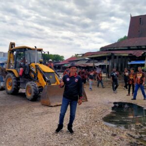 Ketua PAC Dumai Timur Pemuda Pancasila Edi Taufik Loreng kan Giat Gotong Royong