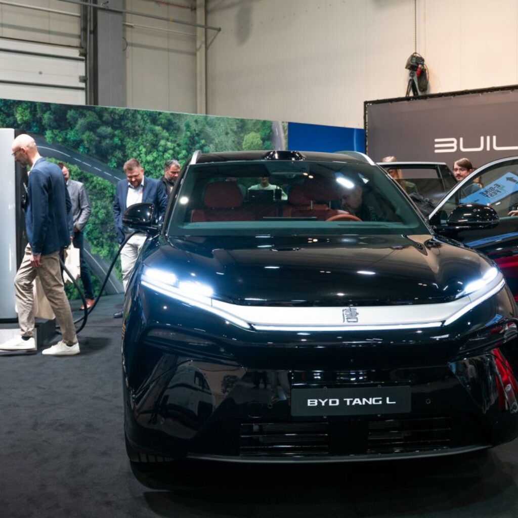 Menilik ajang e-SALON yang dibuka untuk umum di Praha, Republik Ceko