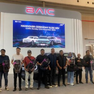 Mulai pengiriman, BAIC serah terima BJ30 hybrid ke 10 konsumen pertama