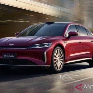 Chery meluncurkan sedan Fulwin A9L AWD empat penumpang