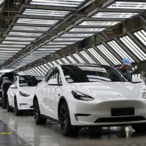Tesla dan GM dikabarkan kurangi penggunaan suku cadang buatan China