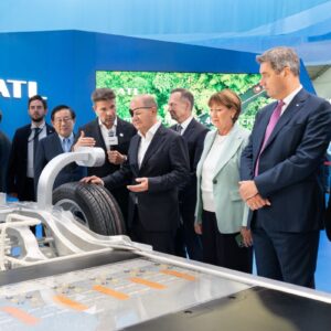 Pengamat dorong generasi muda berinovasi olah baterai bekas EV