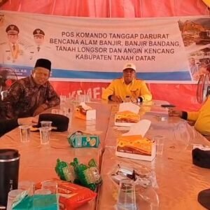 IKTD Bersama GETTAR Kota Dumai Menyerahkan Bantuan Warga Tanah Datar Yang Terdampak Banjir Bandang dan Tanah Lonsor